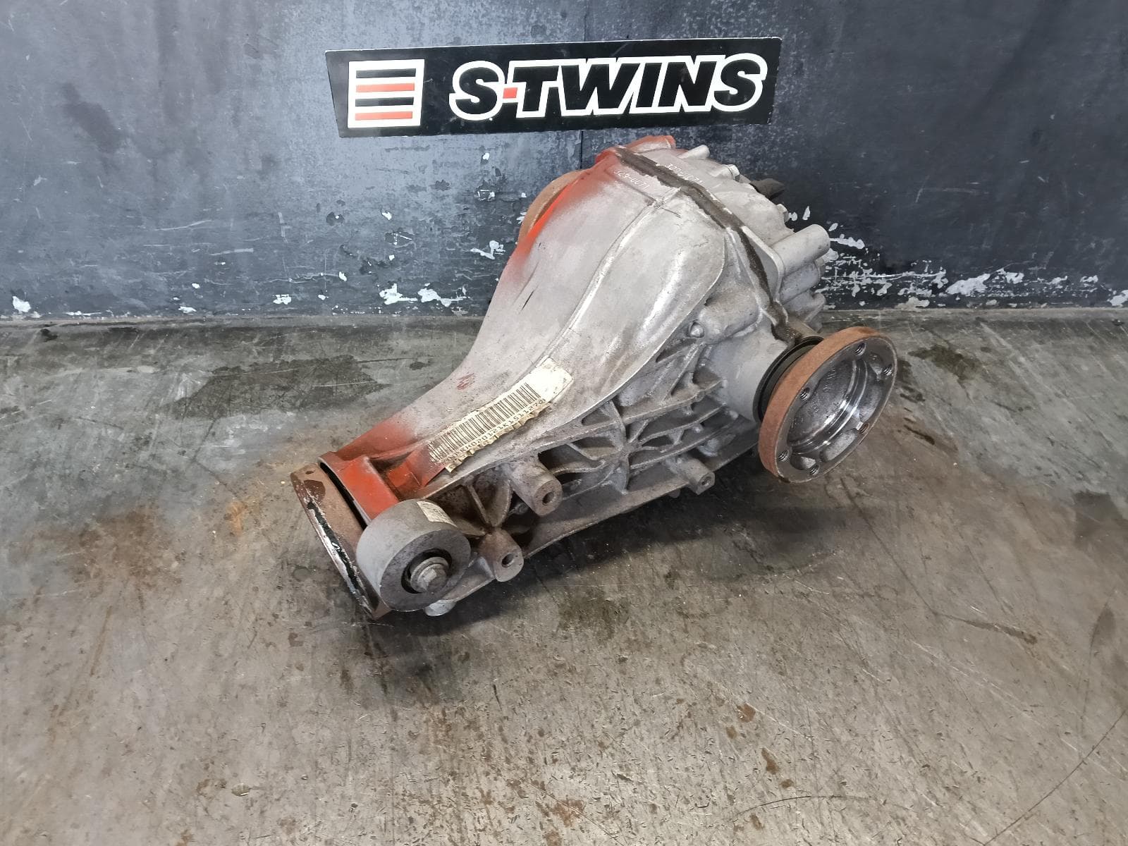 Used auto part listing image: 2016 AUDI Q5 DIFFERENTIAL CENTRE REAR, 8R, 43/13 RATIO, NPR CODE, 12/08-01/17 0000397736