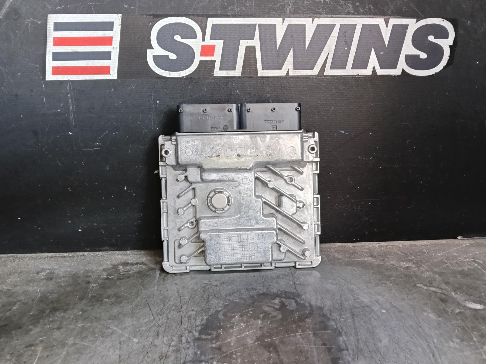Used auto part listing image: 2016 AUDI Q5 ENGINE ECU, 2.0, PETROL, CNCE CODE, ECU ONLY, 8R, 11/12-01/17 0000397737