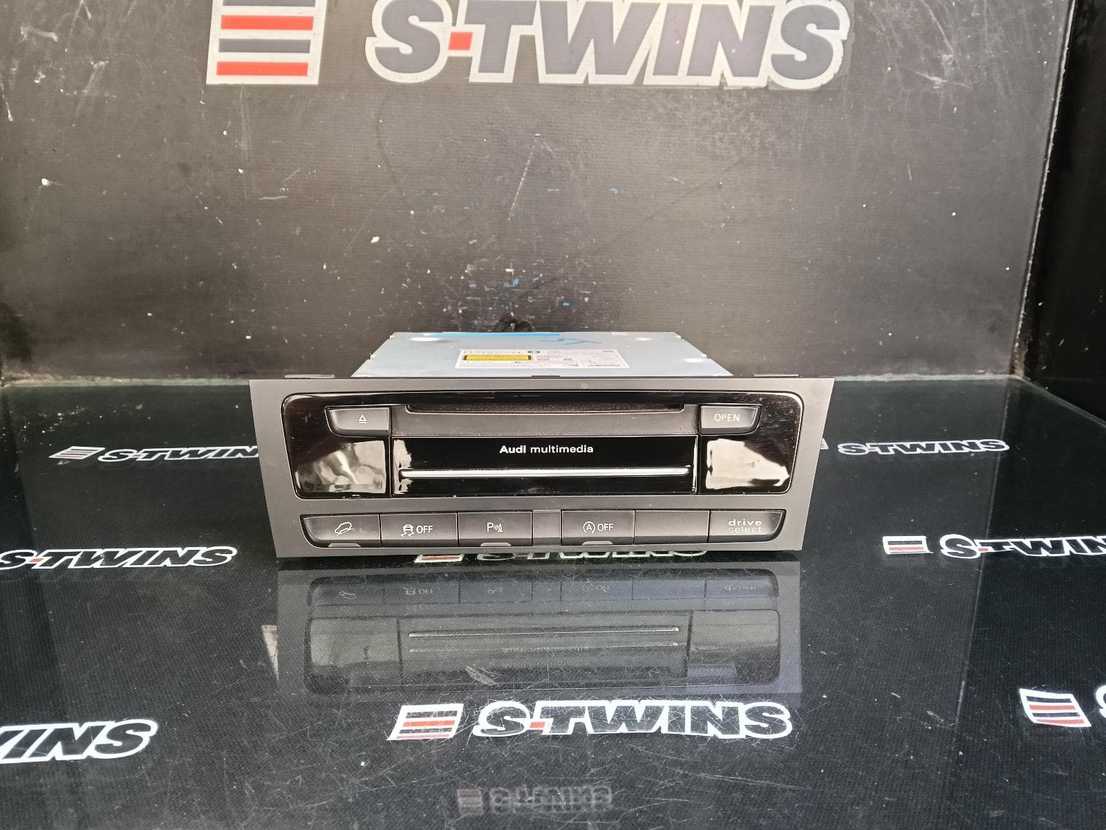 Used auto part listing image: 2016 AUDI Q5 MMI CONTROLS, 8R, P/N 8T0919611L, 06/12-01/17 0000397527