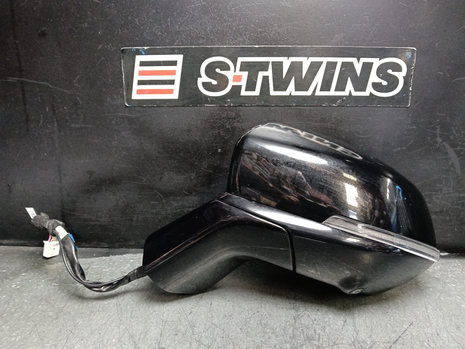 Used auto part listing image: 2023 HAVAL H6 LEFT DOOR MIRROR B03, W/ POWER FOLD, HEATED TYPE, HIGH GLOSS BLACK, 04/22- 0000405035