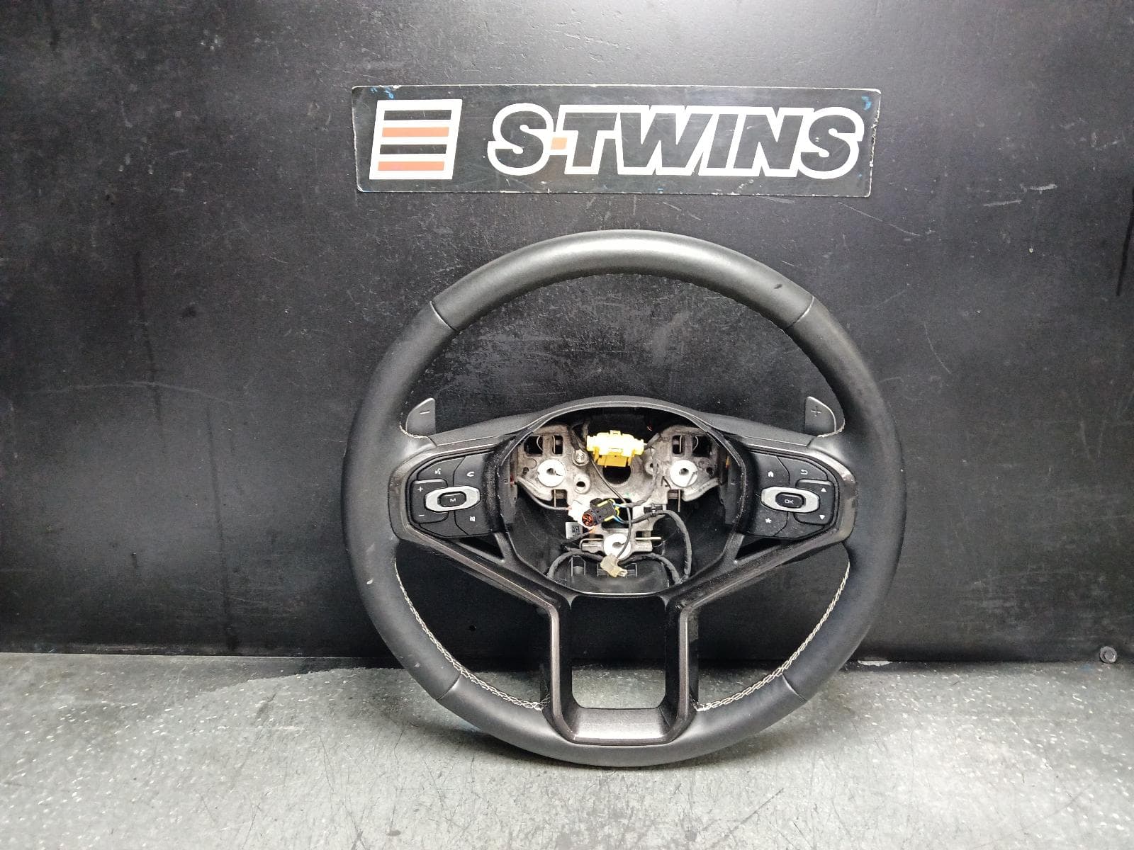 Used auto part listing image: 2023 HAVAL H6 STEERING WHEEL B01/B03, 02/21- 0000405042