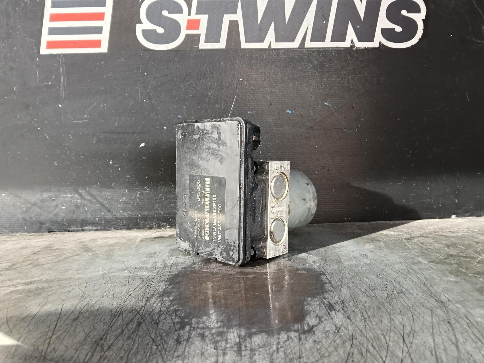 Used auto part listing image: 2017 HYUNDAI TUCSON ABS PUMP MODULATOR TL, 06/15-01/21 0000398170