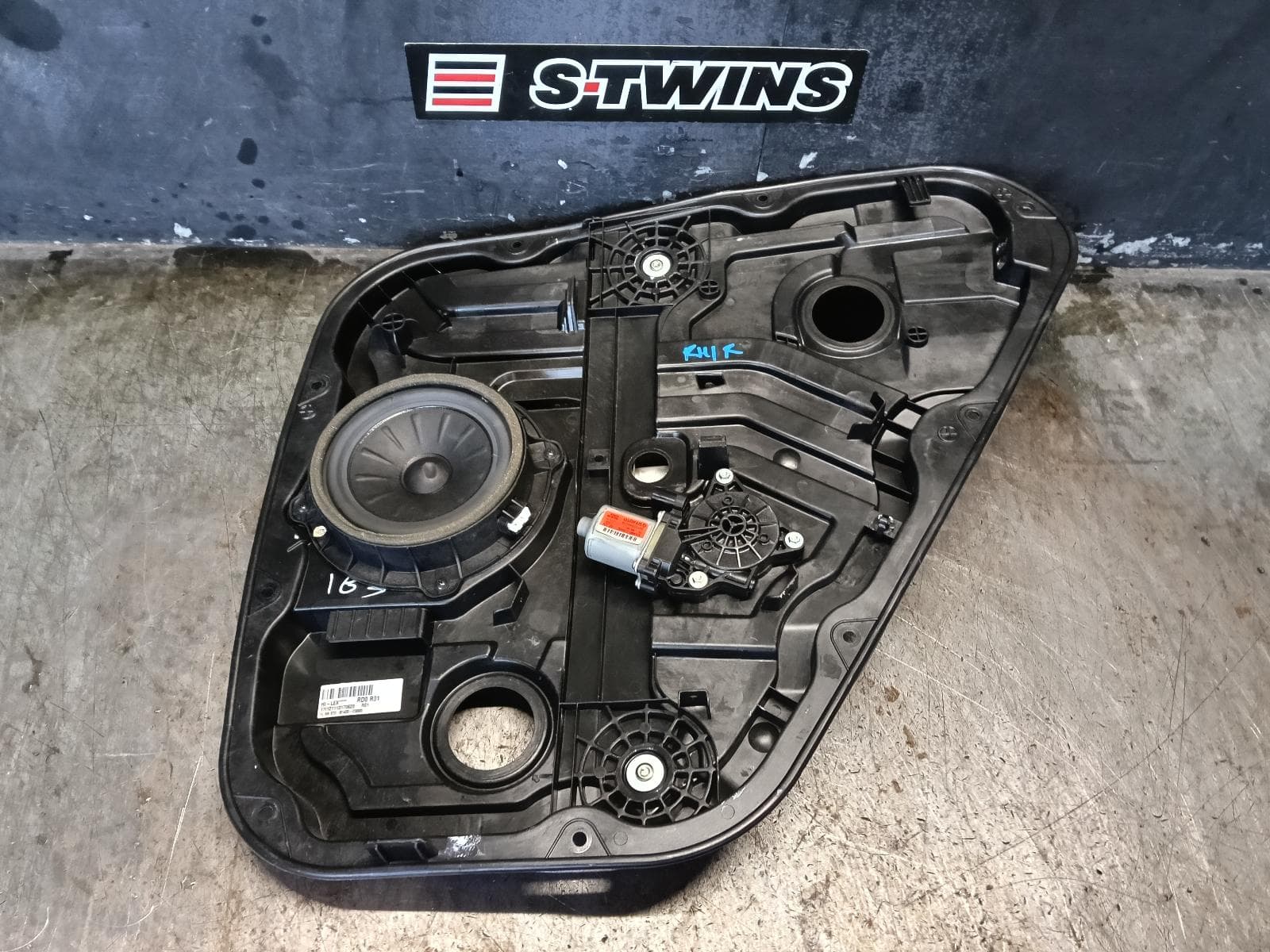 Used auto part listing image: 2017 HYUNDAI TUCSON RIGHT REAR WND REG MOTOR TL, DOOR REG ASSY (REG AND MOTOR), ACTIVE/ELITE/HIGHLANDER, 06/15-01/21 0000398186