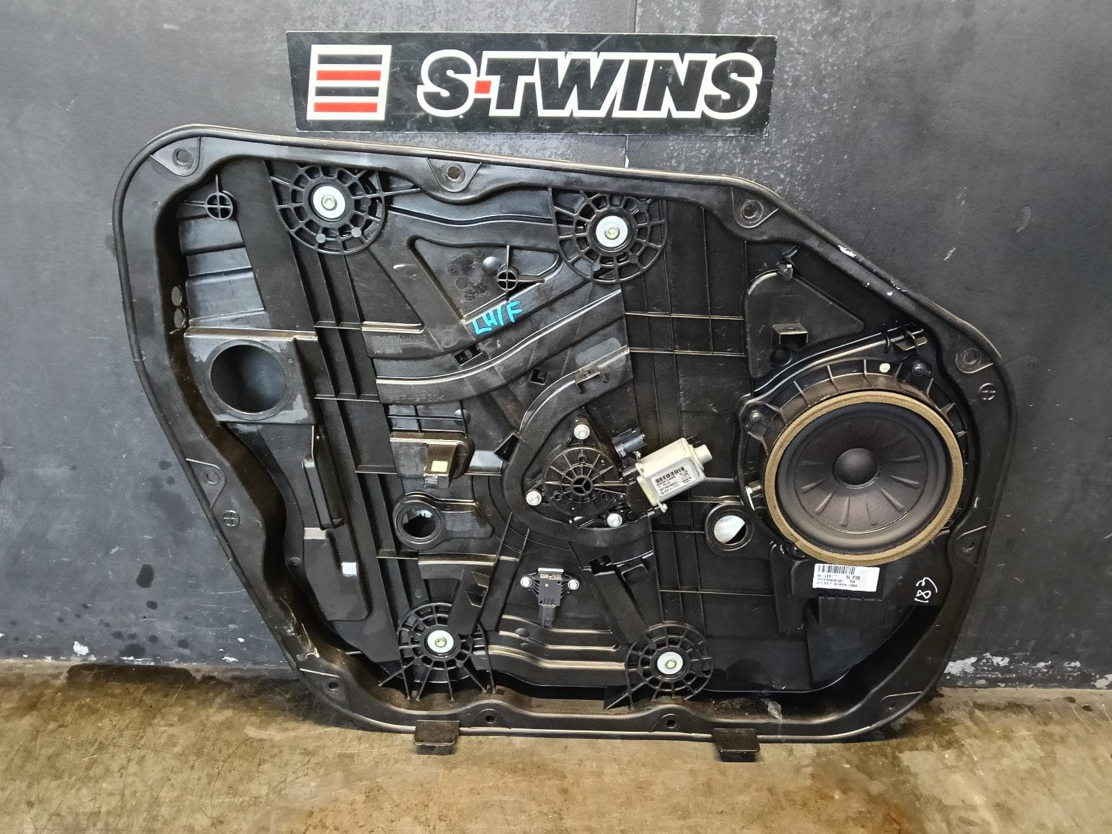 Used auto part listing image: 2017 HYUNDAI TUCSON LEFT FRONT WINDOW REG MOTOR TL, DOOR REG ASSY (REG AND MOTOR), ACTIVE/ELITE/HIGHLANDER, 06/15-01/21 0000398187