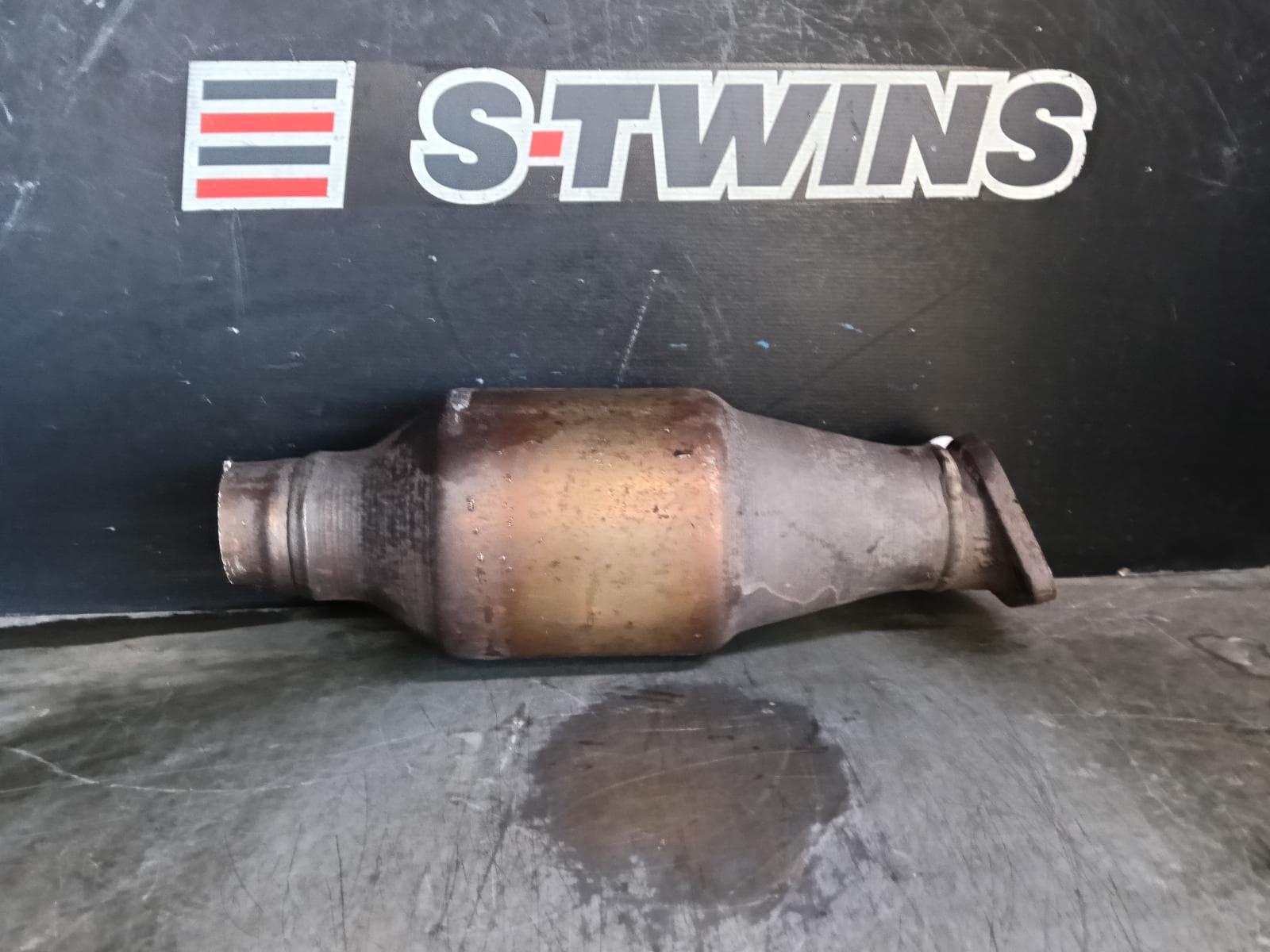 Used auto part listing image: 2018 KIA CARNIVAL/GRAND CARNIVAL CATALYTIC CONVERTER UNDER CAR-CAT TYPE, 3.3, PETROL, YP, 12/14-10/20 0000398089