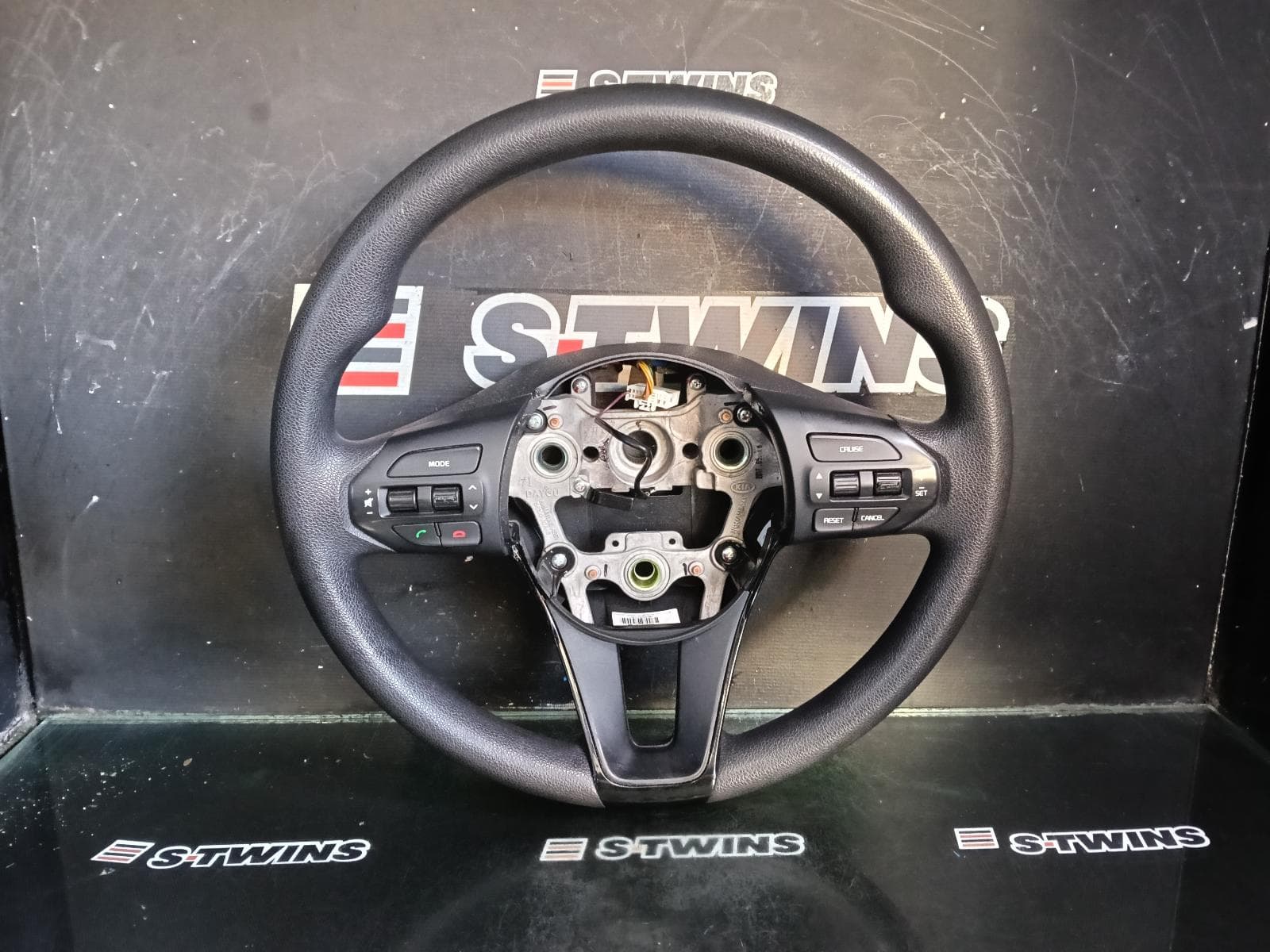 Used auto part listing image: 2018 KIA CARNIVAL/GRAND CARNIVAL STEERING WHEEL VINYL, YP, 12/14-10/20 0000398105