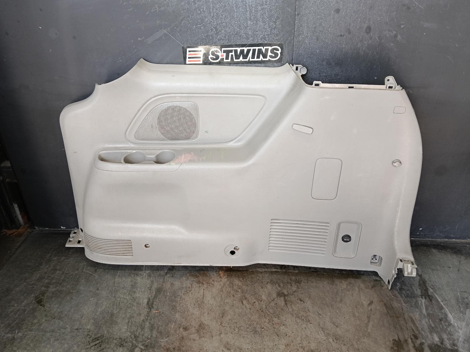 Used auto part listing image: 2018 KIA CARNIVAL/GRAND CARNIVAL RIGHT QUARTER PANEL YP, 01/15-10/20 0000397651