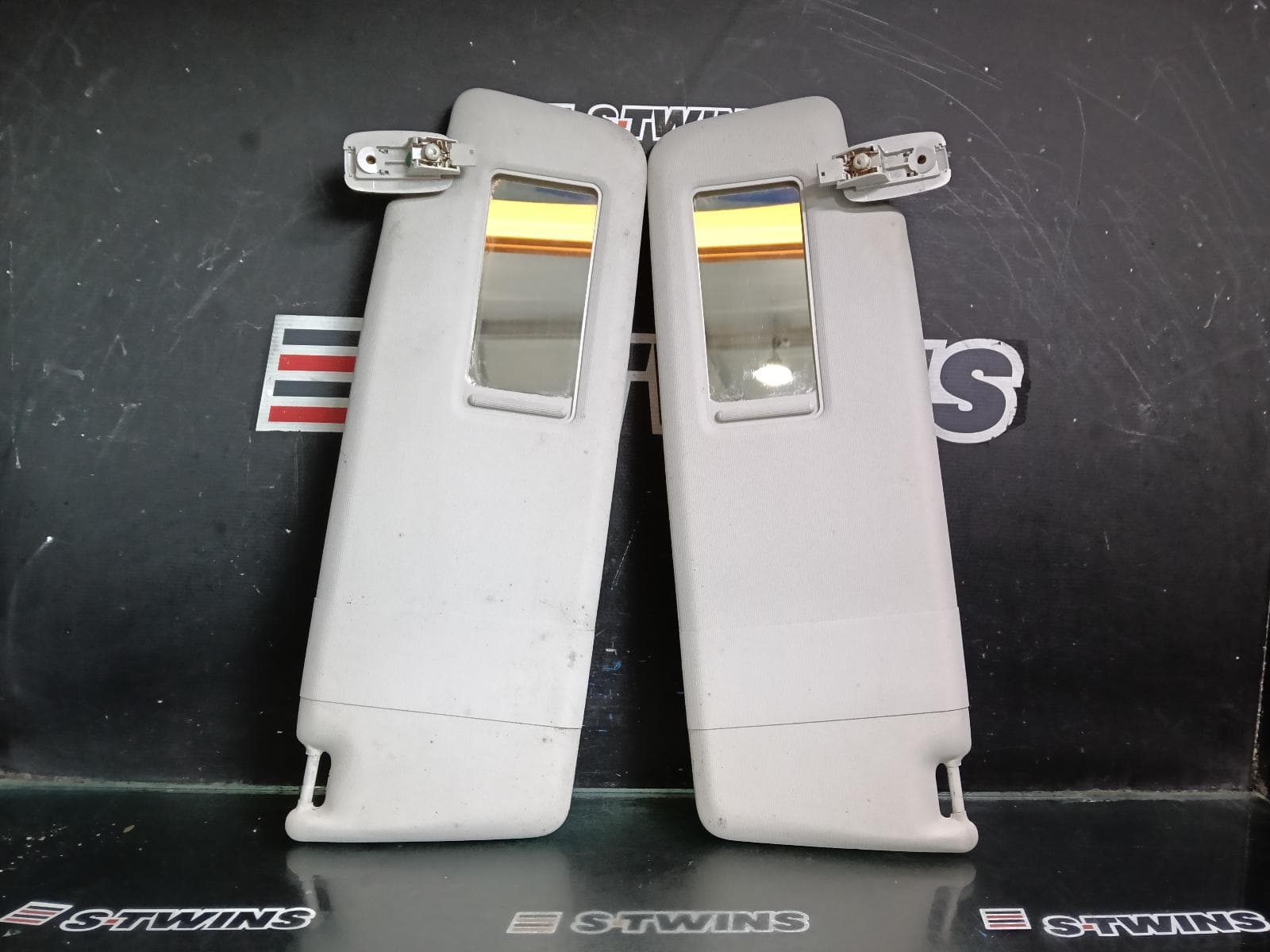 Used auto part listing image: 2014 VOLKSWAGEN TIGUAN SUNVISOR 5N, PAIR, 05/08-08/16 0000397841