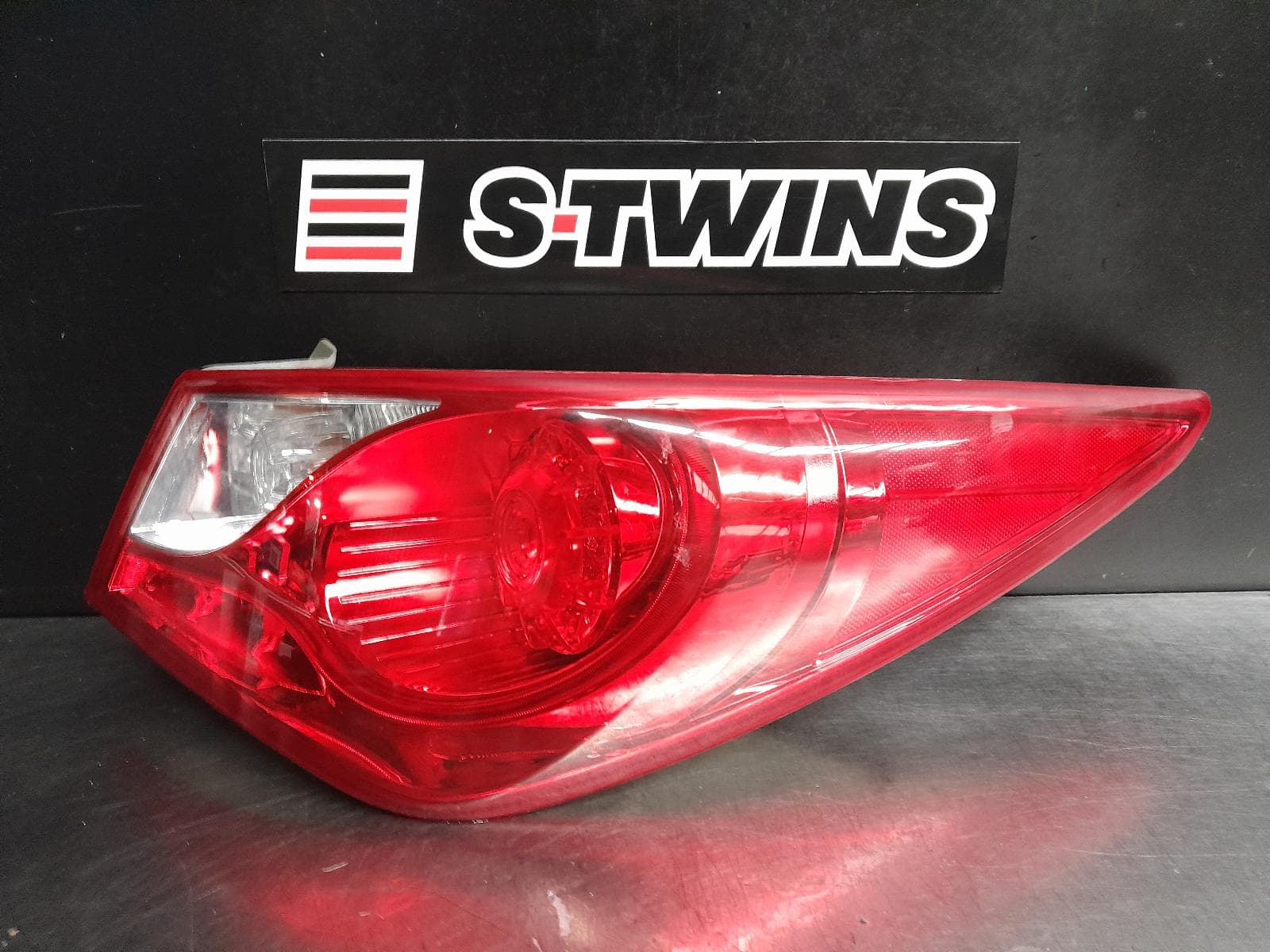 Used auto part listing image: 2011 HYUNDAI I45 RIGHT TAILLIGHT YF, LED TYPE, 02/10-05/13 (AUS ONLY) 0000257335