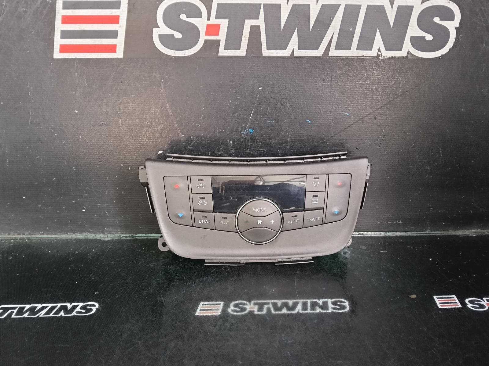 Used auto part listing image: 2015 NISSAN PULSAR HEATER AC CONTROLS B17/C12, CLIMATE CONTROL TYPE, 12/12-12/17 0000411353