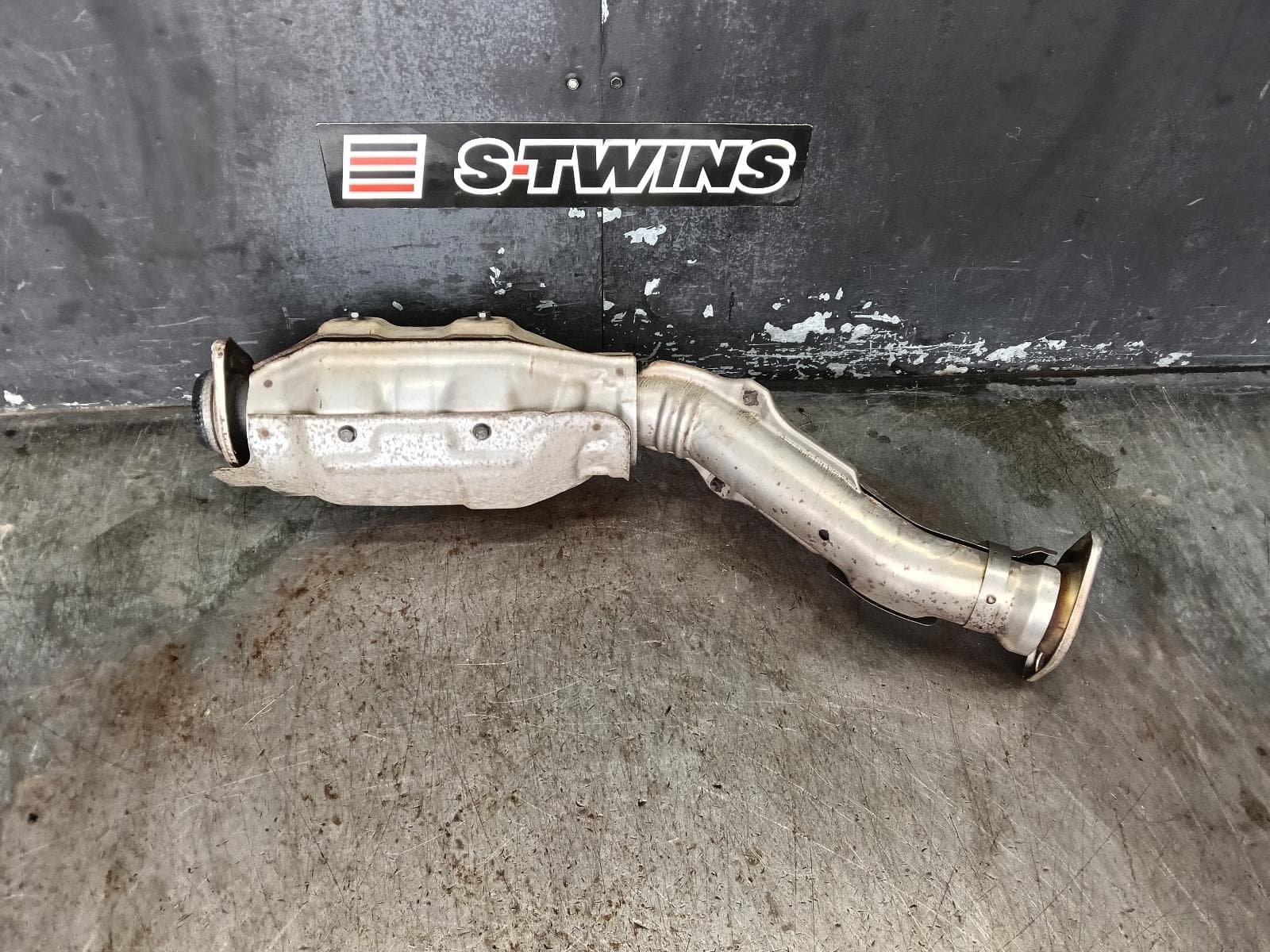 Used auto part listing image: 2016 NISSAN JUKE CATALYTIC CONVERTER UNDER CAR-CAT TYPE, 1.6, HR16DE, PETROL, F15, 05/14-12/19 0000400831