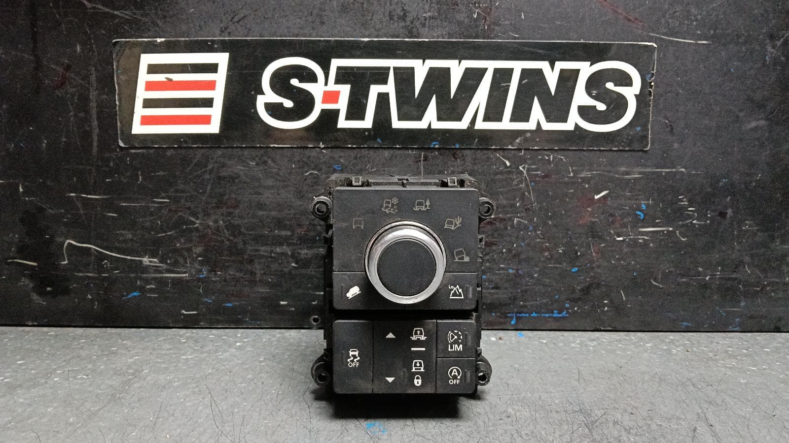 Used auto part listing image: 2017 LAND ROVER DISCOVERY 4WD CONTROLS, L462, 12/16- 0000400887