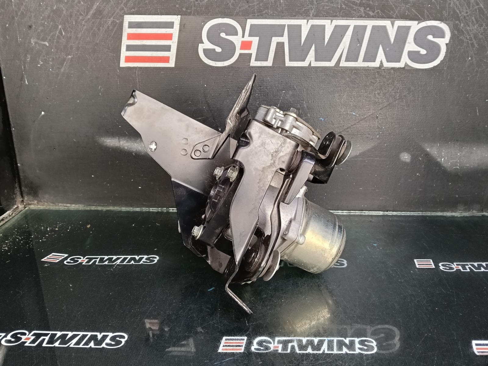 Used auto part listing image: 2016 MITSUBISHI OUTLANDER VACUUM AIR PUMP VACUUM PUMP, HYBRID TYPE, ZJ-ZL, 03/14-07/21 0000400909