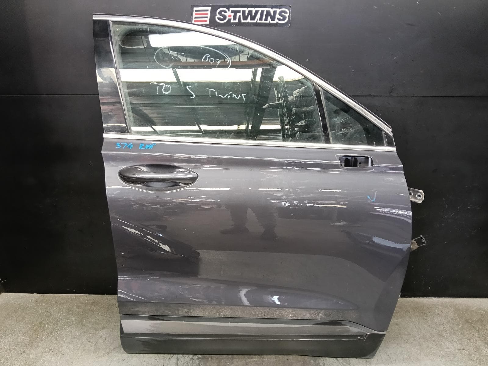 Used auto part listing image: 2021 HYUNDAI SANTA FE LEFT FRONT DOOR TM, 03/18-10/23 0000401029