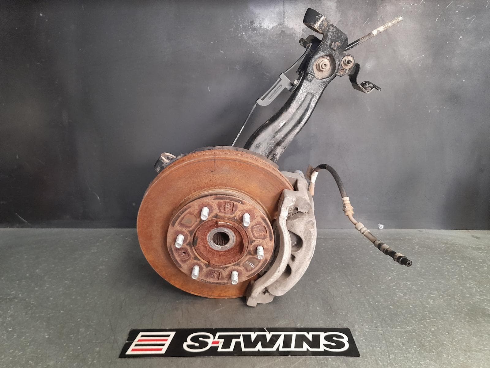 Used auto part listing image: 2021 FORD RANGER LEFT FRONT HUB ASSEMBLY PX 3, 4WD, 07/18-04/22 0000333087