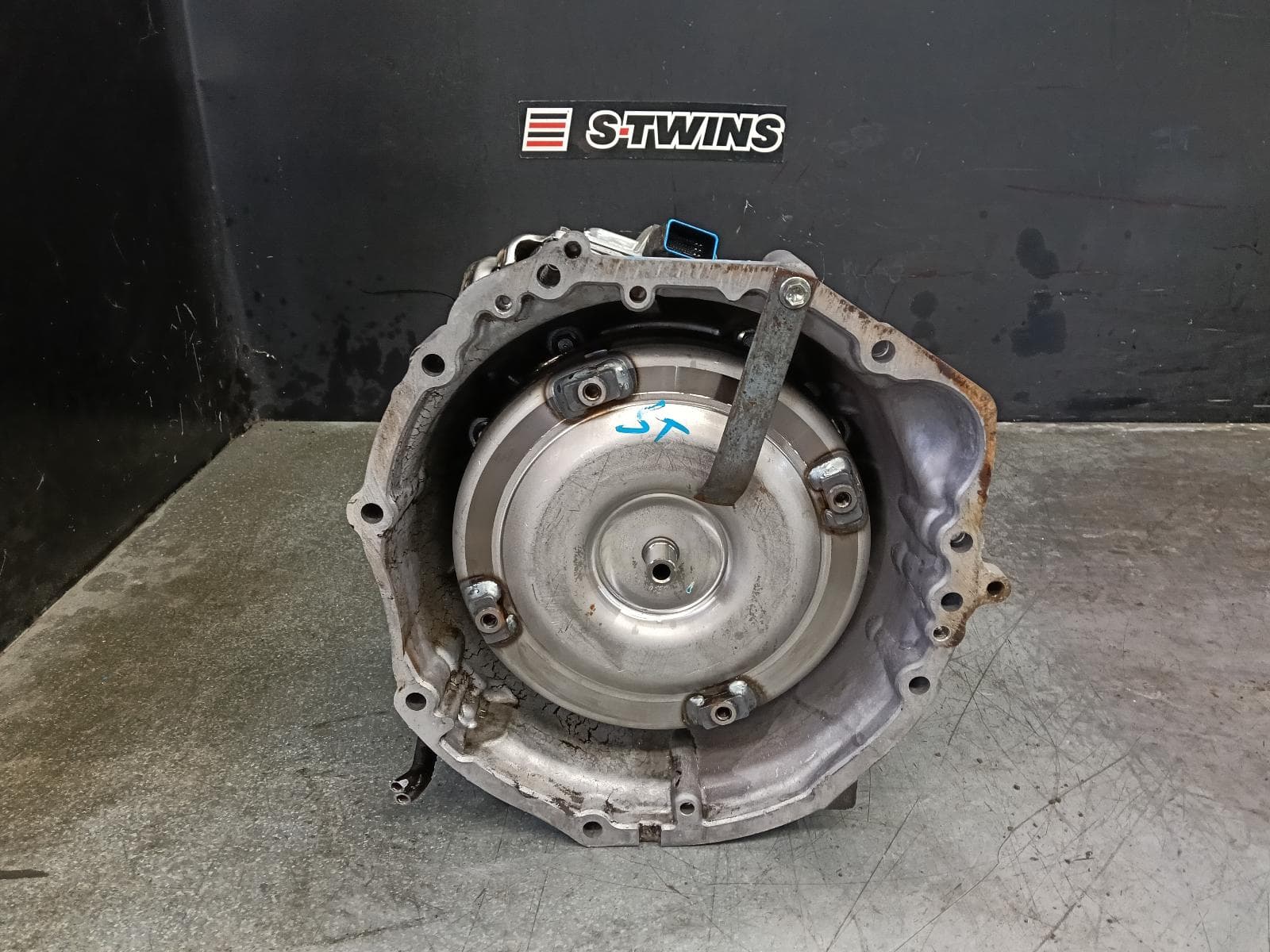 Used auto part listing image: 2017 NISSAN NAVARA TRANS GEARBOX NP300, AUTO, 4WD, DIESEL, 2.3, YS23DDTT, TWIN TURBO, NO TRANSFER CASE, 04/15-12/20 0000412779