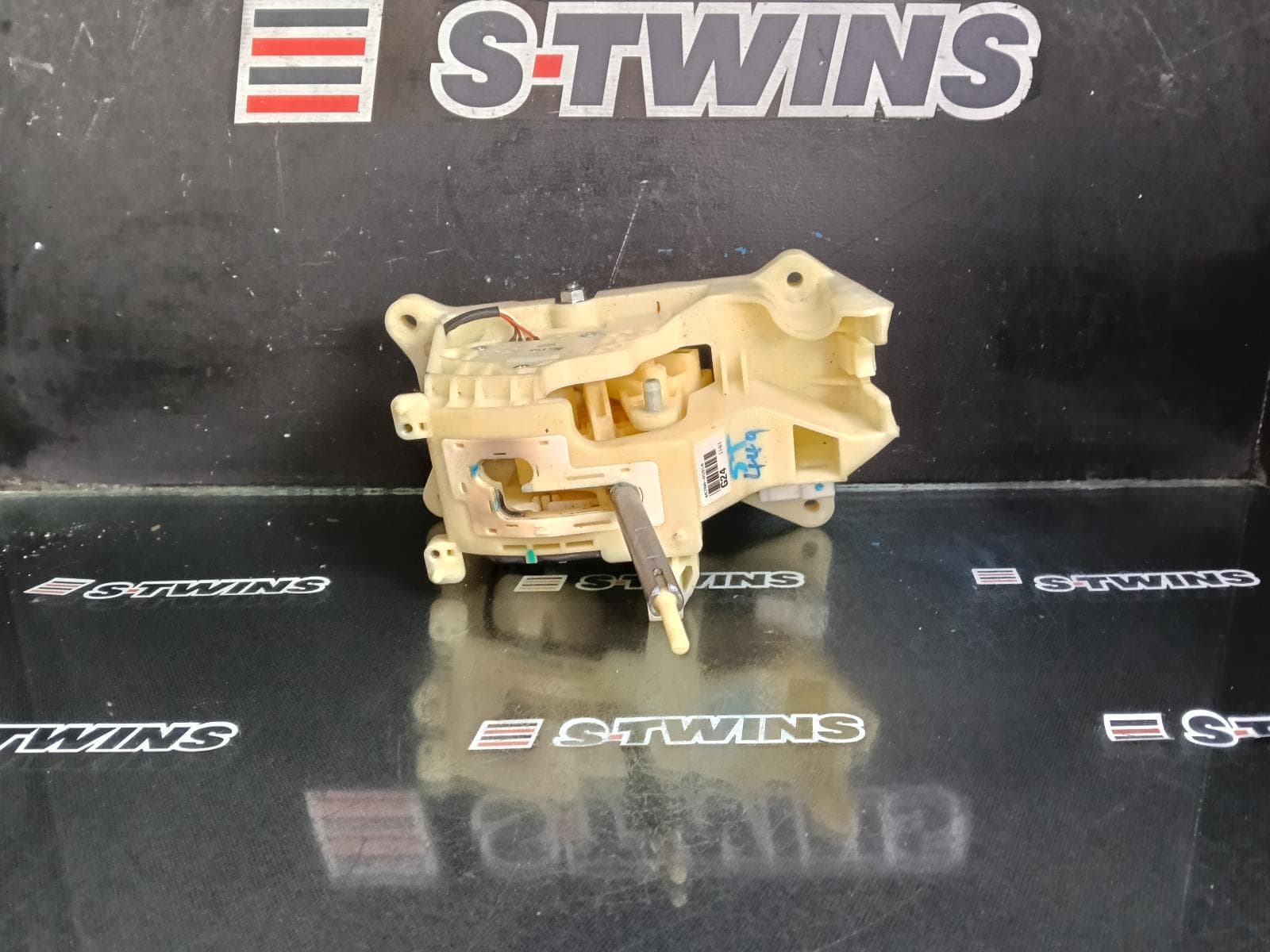 Used auto part listing image: 2013 HYUNDAI I30 GEAR STICK SHIFTER AUTO T/M, 1.8/2.0, G4NB/G4NC, PETROL, GD, 03/12-02/17 0000401660