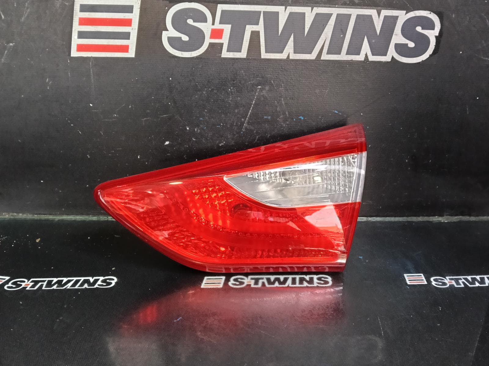 Used auto part listing image: 2013 HYUNDAI I30 REAR GARNISH TAILGATE LAMP (RH SIDE), GD, 3DR/5DR HATCH, 03/12-02/17 0000401680