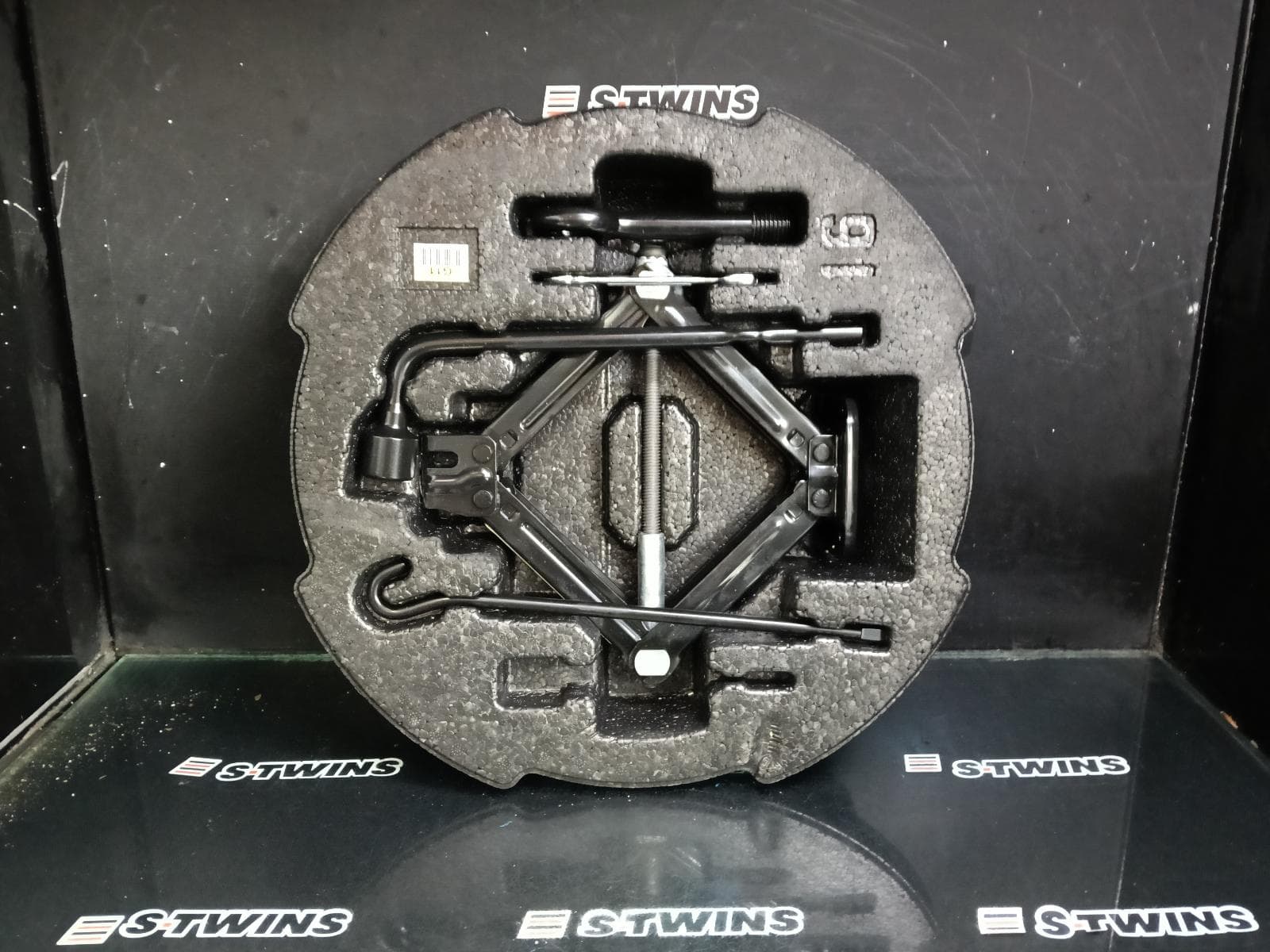 Used auto part listing image: 2013 HYUNDAI I30 JACK TOOL KIT GD, 03/12-04/17 0000401692