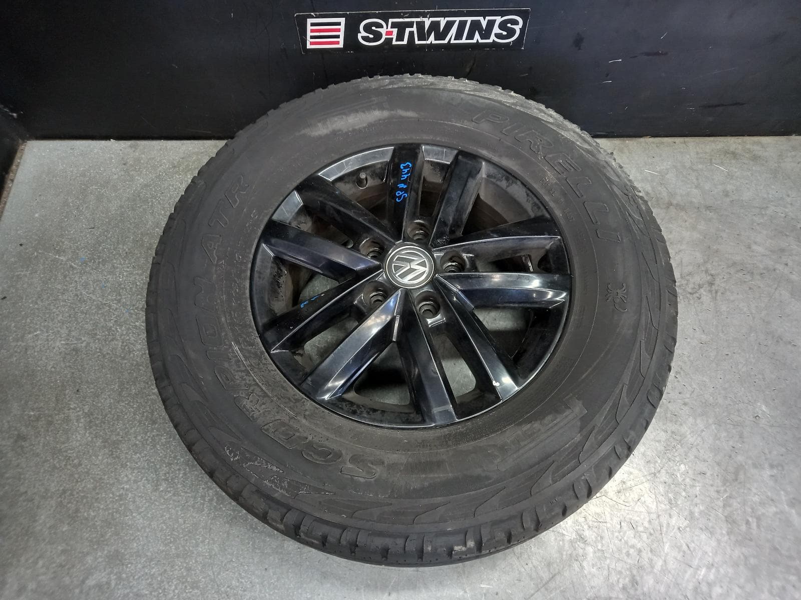 Used auto part listing image: 2018 VOLKSWAGEN AMAROK WHEEL MAG FACTORY, 16X6.5IN, KORAMA, 2H, 05/15-09/22 0000401402