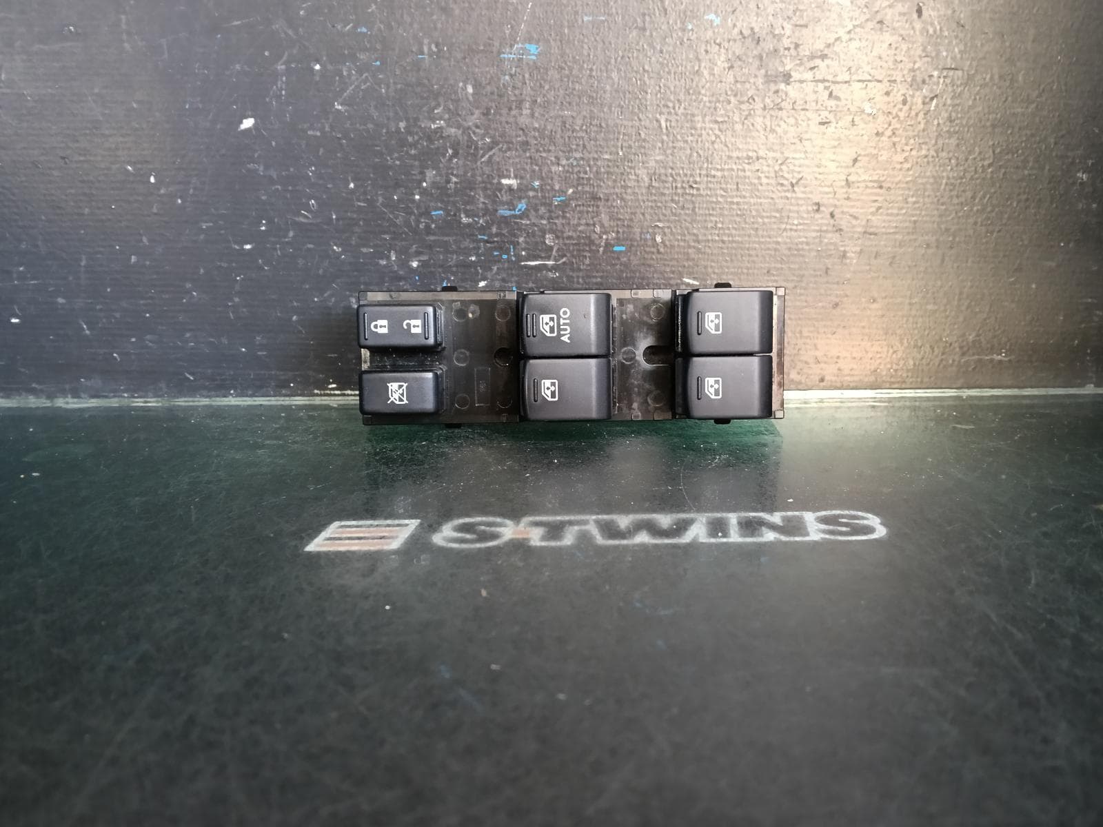 Used auto part listing image: 2015 SUBARU WRX PWR DR WIND SWITCH RH FRONT (MASTER SWITCH), BLACK BUTTONS, V1, 03/14-05/17 0000411482