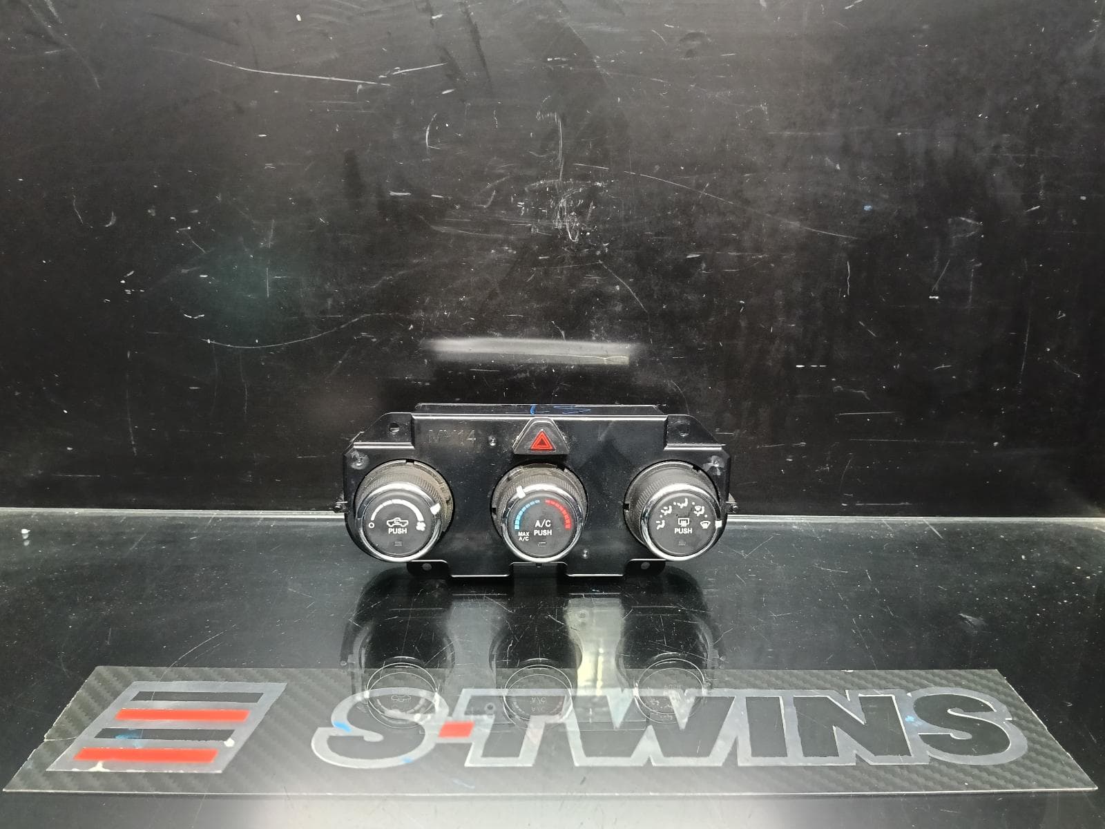 Used auto part listing image: 2019 RAM 1500 HEATER AC CONTROLS DS, NON CLIMATE CONTROL TYPE, 11/17-12/23 0000401533