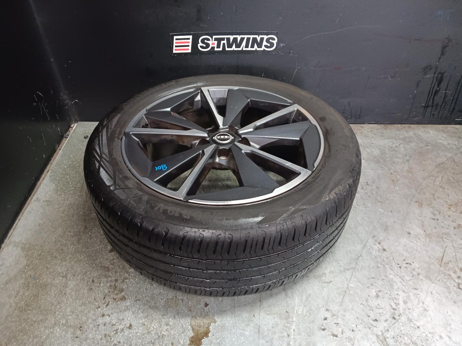 Used auto part listing image: 2024 NISSAN QASHQAI WHEEL MAG J12, FACTORY, 19X7.5IN, 5 V SPOKE, BI-COLOUR, 07/24- 0000408048