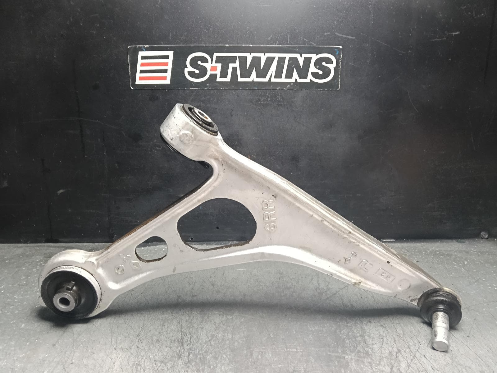 Used auto part listing image: 2024 NISSAN QASHQAI RIGHT FRONT LOWER CONTROL ARM J12, 05/22- 0000408053
