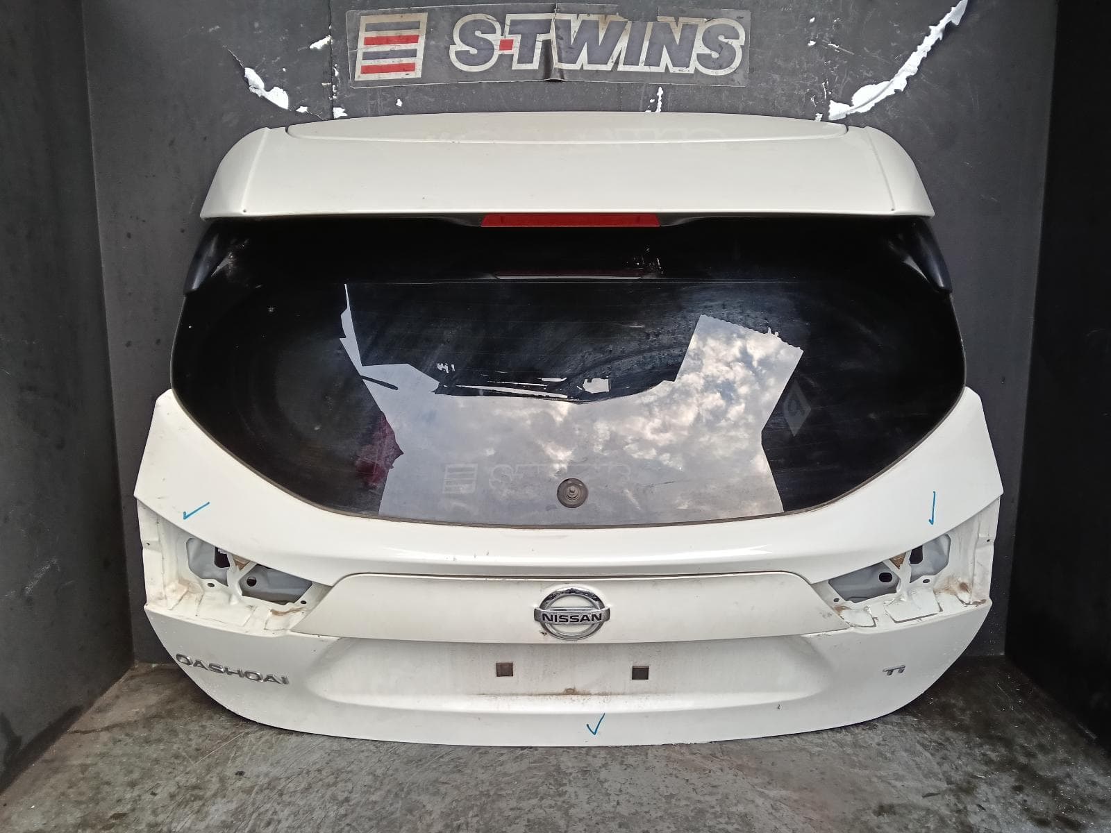 Used auto part listing image: 2016 NISSAN QASHQAI BOOTLID TAILGATE TAILGATE, J11, W/ CAMERA TYPE, 12/13-06/17 0000401921