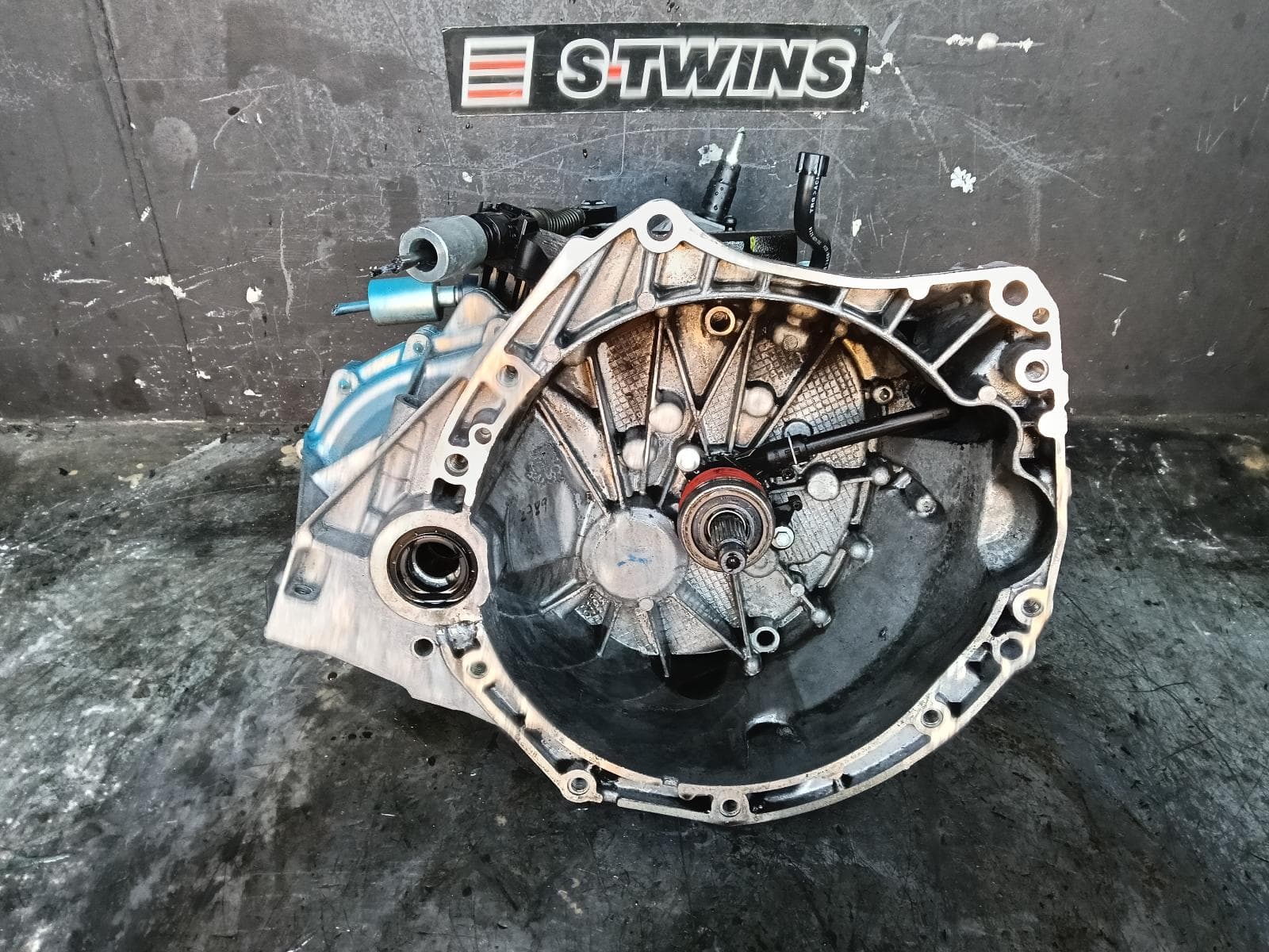 Used auto part listing image: 2016 NISSAN QASHQAI TRANS GEARBOX MANUAL, PETROL, 2.0, J11, 12/13-07/21 0000402283