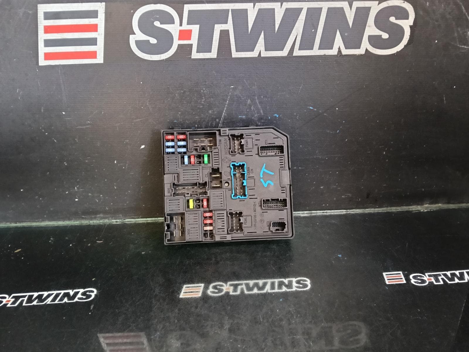 Used auto part listing image: 2016 NISSAN QASHQAI FUSE BOX J11, ENGINE BAY, 12/13-07/21 0000402240