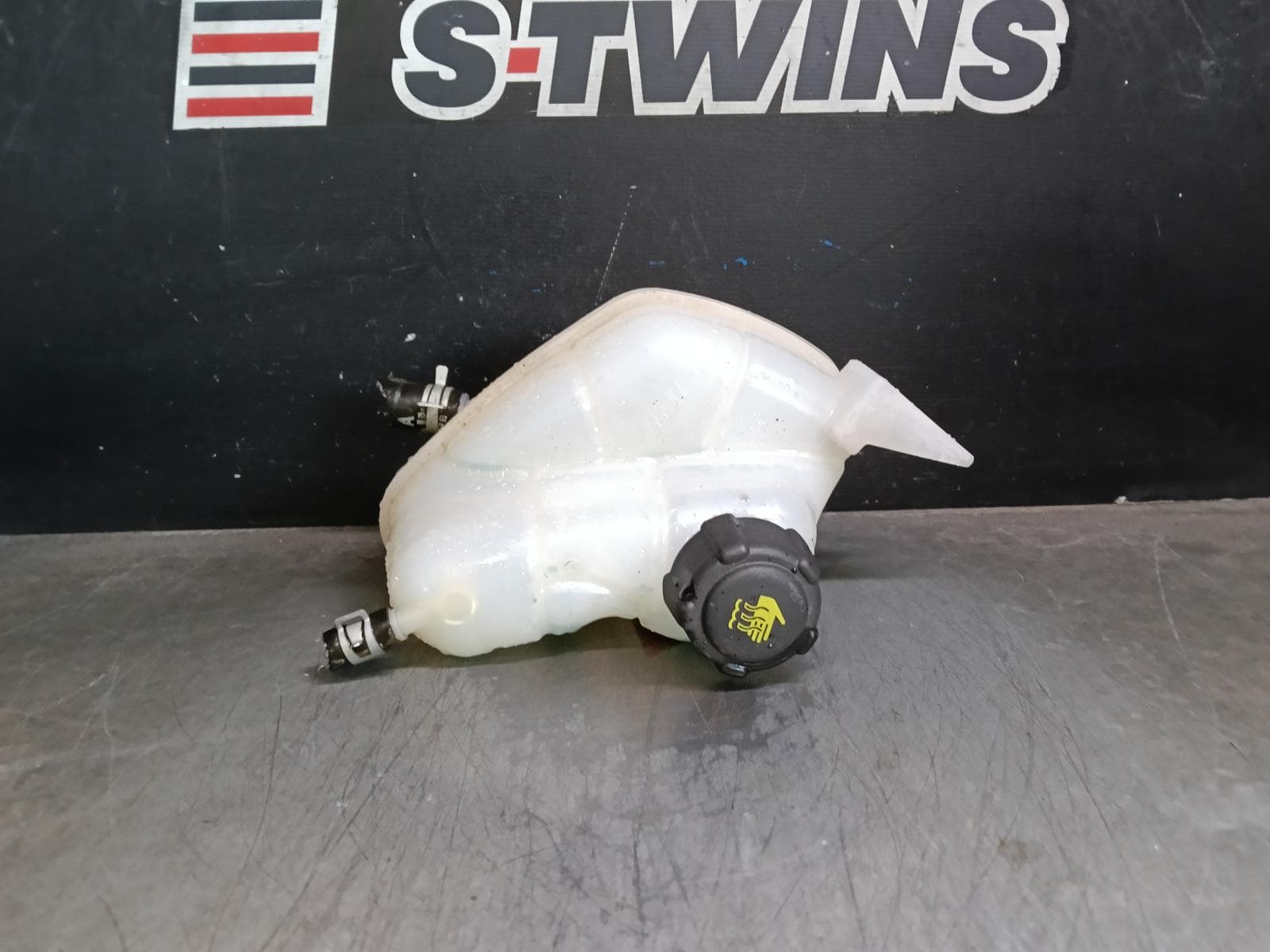 Used auto part listing image: 2016 NISSAN QASHQAI OVERFLOW BOTTLE J11, 12/13-07/21 0000402285