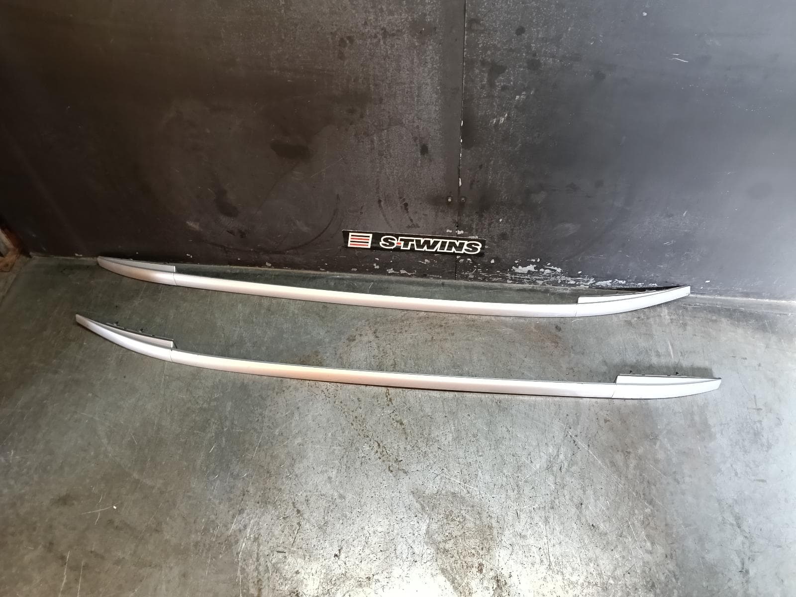 Used auto part listing image: 2016 NISSAN QASHQAI ROOF RACK BARS ROOF RAILS (PAIR), J11, 12/13-07/21 0000402299
