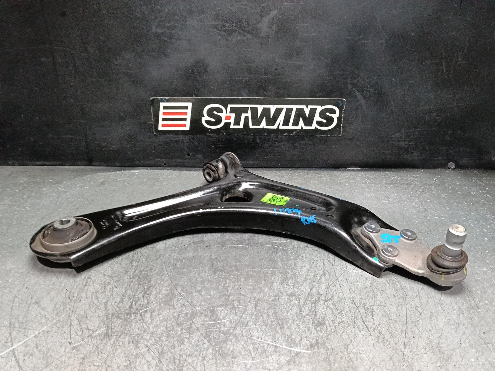 Used auto part listing image: 2025 GEELY STARRAY RIGHT FRONT LOWER CONTROL ARM P145, 06/25- 0000405826