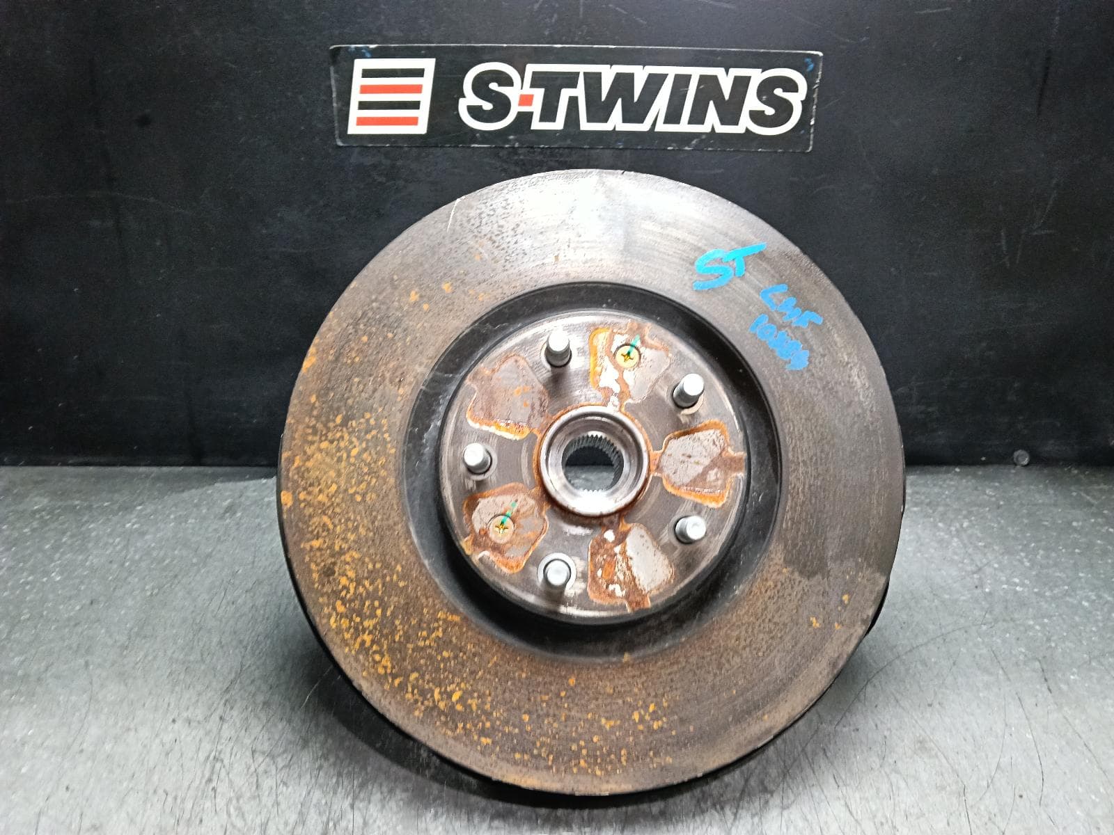 Used auto part listing image: 2025 GEELY STARRAY LEFT FRONT HUB ASSEMBLY P145, 06/25- 0000405764