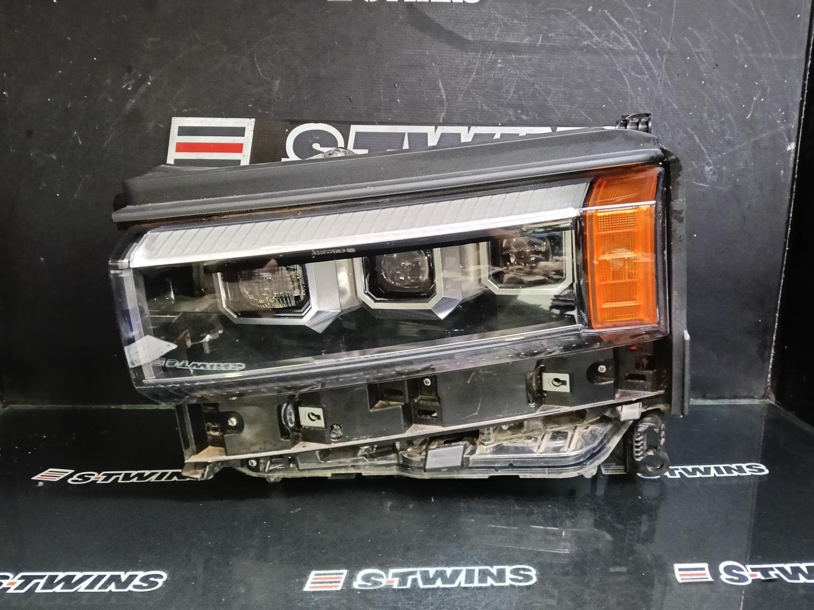 Used auto part listing image: 2024 TOYOTA PRADO LEFT HEADLAMP 250 SERIES, W/ BI-LED, ADAPTIVE TYPE, 10/23- 0000402058