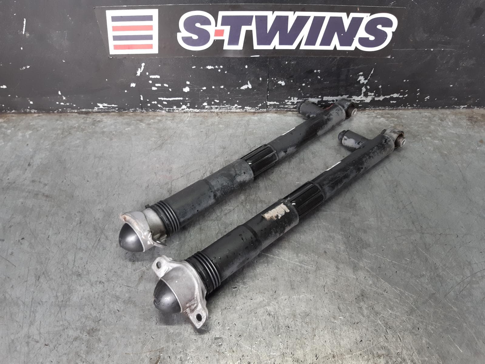 Used auto part listing image: 2015 VOLKSWAGEN GOLF SHOCK ABSORBER REAR, LEFT/RIGHT, SINGLE SHOCK ONLY, GEN 7, HATCH/WAGON, GTI/R, ADAPTIVE TYPE, 11/12-08/20 0000125078