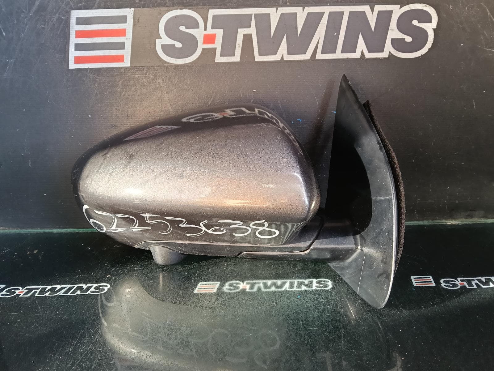 Used auto part listing image: 2014 NISSAN DUALIS RIGHT DOOR MIRROR J10, POWER, W/ CAMERA TYPE, 10/07-05/14 0000405148