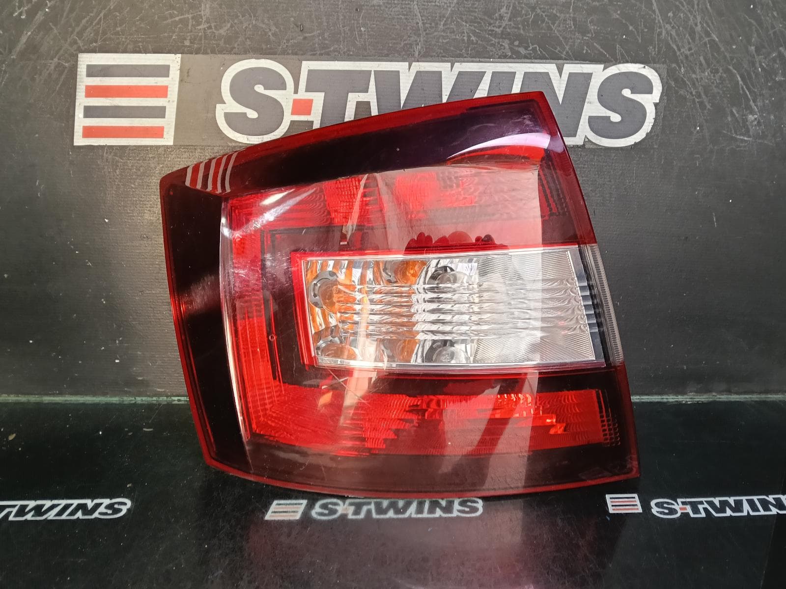 Used auto part listing image: 2020 SKODA RAPID LEFT TAILLIGHT NH, DARKENED TYPE, 05/14-12/20 0000402417