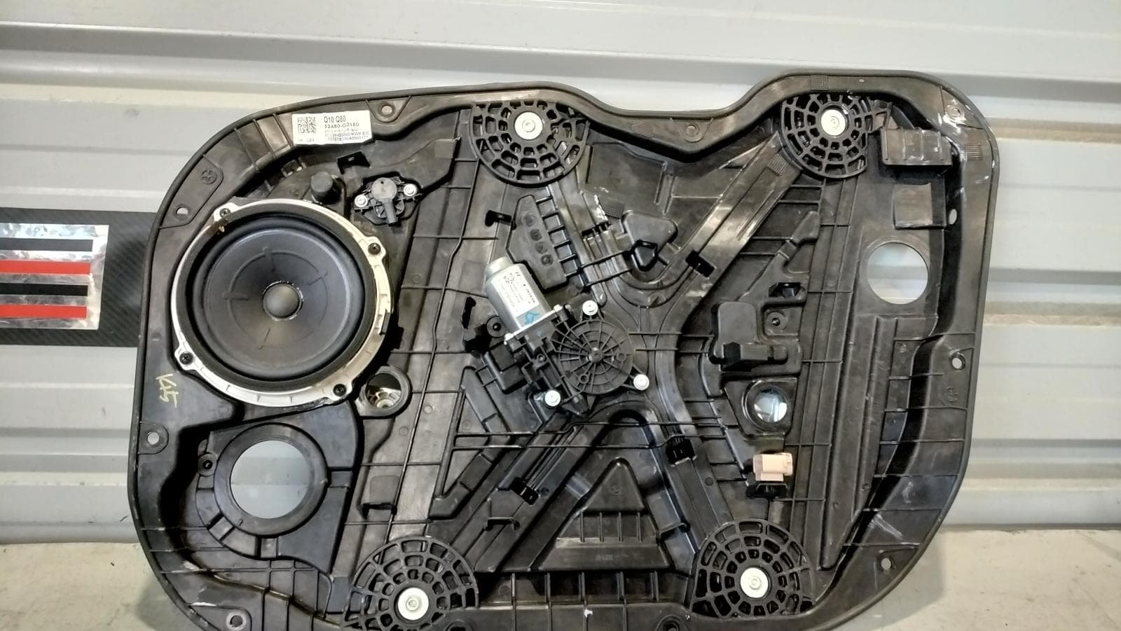 Used auto part listing image: 2018 HYUNDAI I30 RIGHT FRONT WINDOW REG MOTOR PD, HATCH, DOOR REG ASSY (REG AND MOTOR), 2 PIN TYPE, 03/17-12/25 0000401332