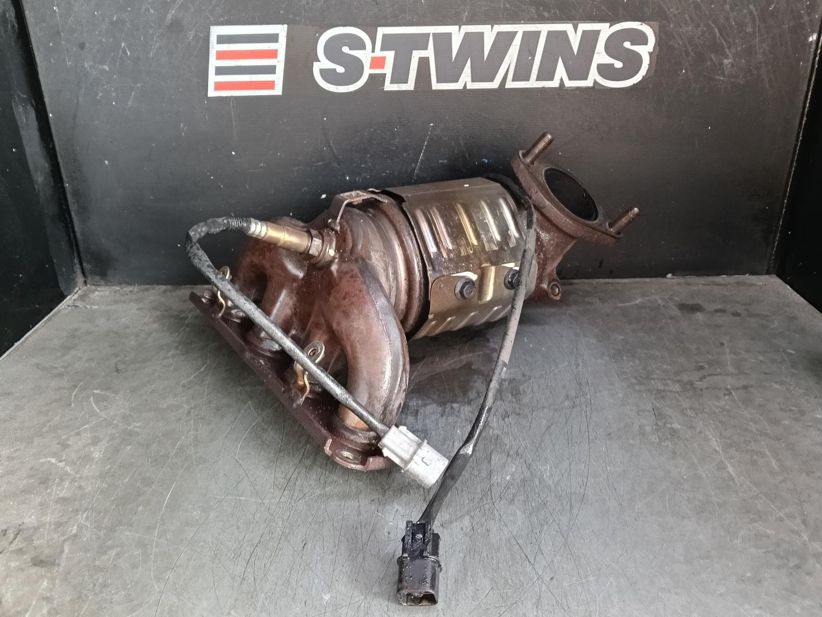 Used auto part listing image: 2013 HYUNDAI I30 CATALYTIC CONVERTER MANIFOLD-CAT TYPE, 1.8, PETROL, GD, 02/13-02/17 0000402056