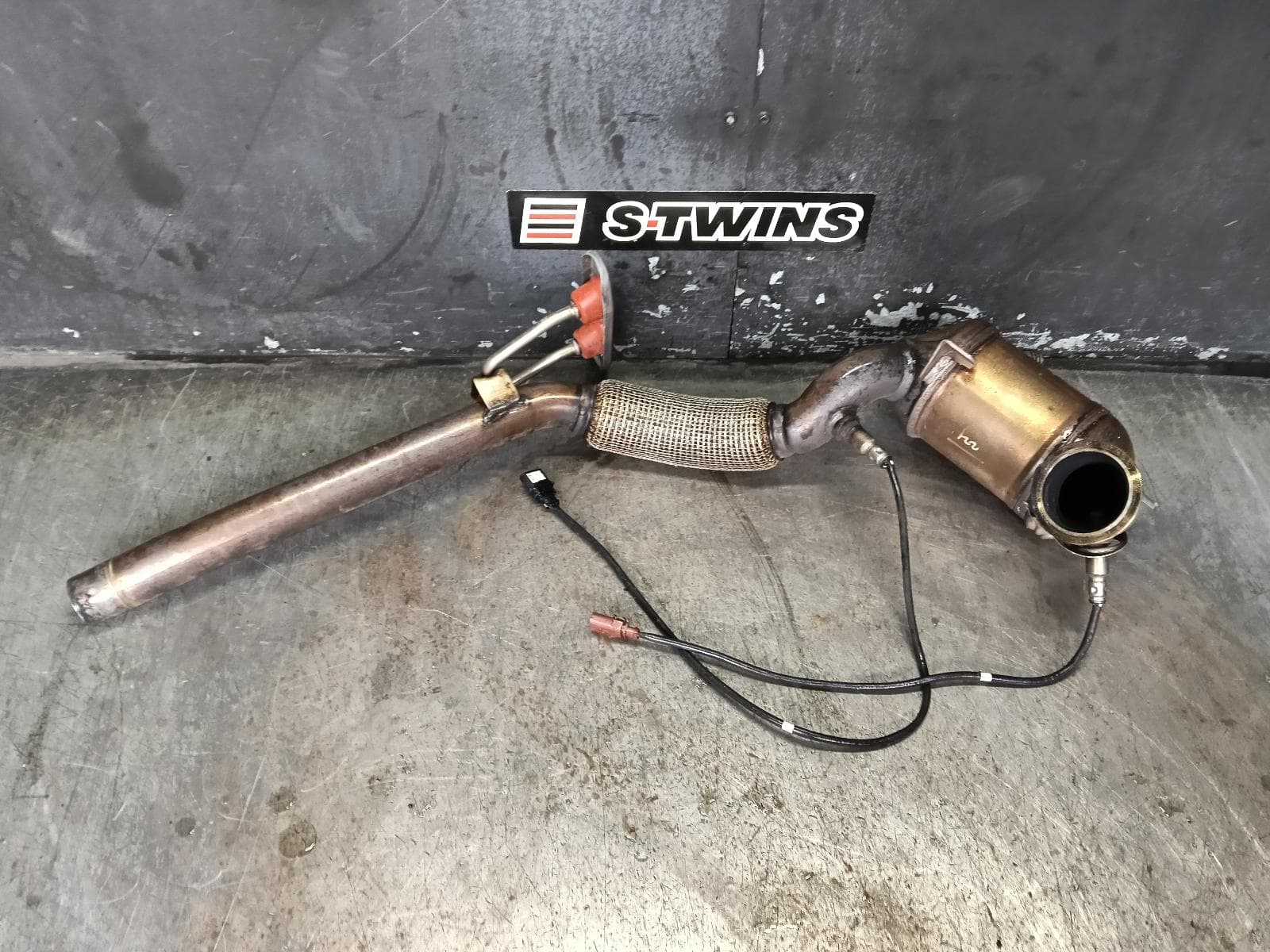 Used auto part listing image: 2022 VOLKSWAGEN POLO CATALYTIC CONVERTER UNDER CAR-CAT TYPE, 1.0, PETROL, CHZL CODE, AW, 09/17-01/22 0000402988