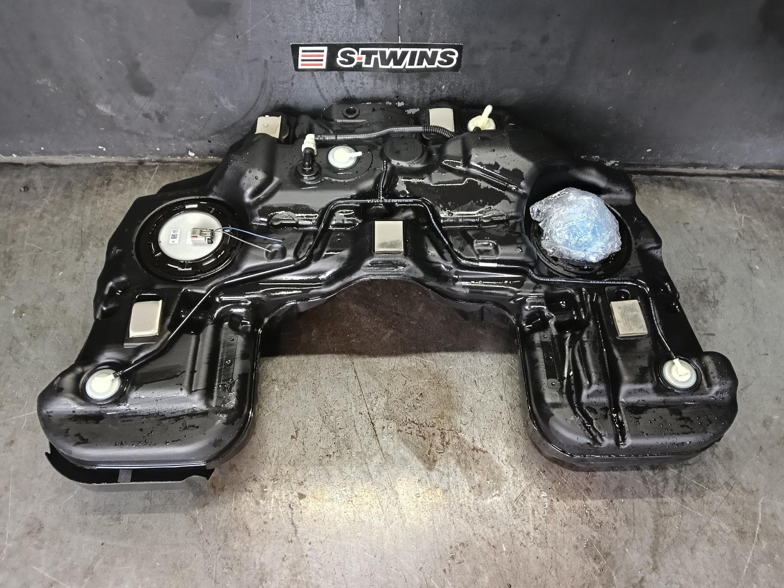 Used auto part listing image: 2017 JEEP GRANDCHEROKEE FUEL TANK WK, DIESEL, 10/10-02/22 0000403213