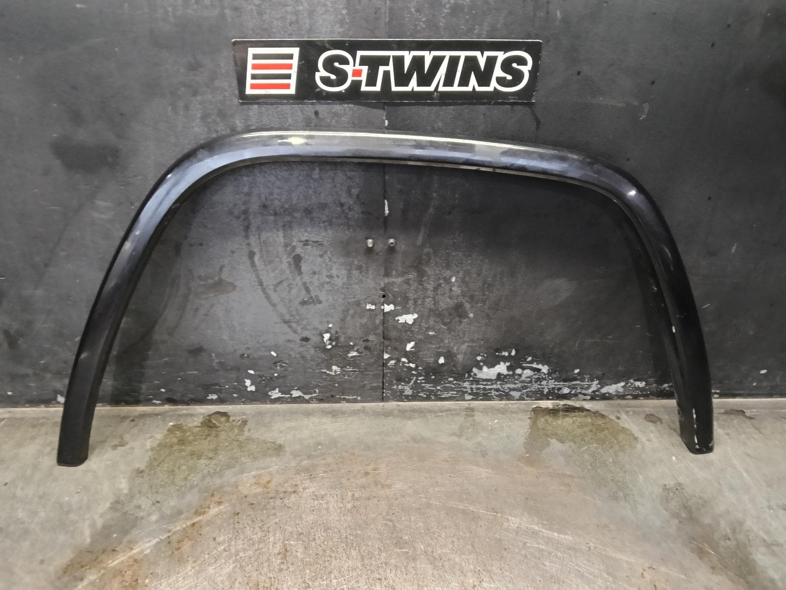 Used auto part listing image: 2017 JEEP GRANDCHEROKEE WHEEL ARCH FLARE WK, RH FRONT, 09/16-02/22 0000403273