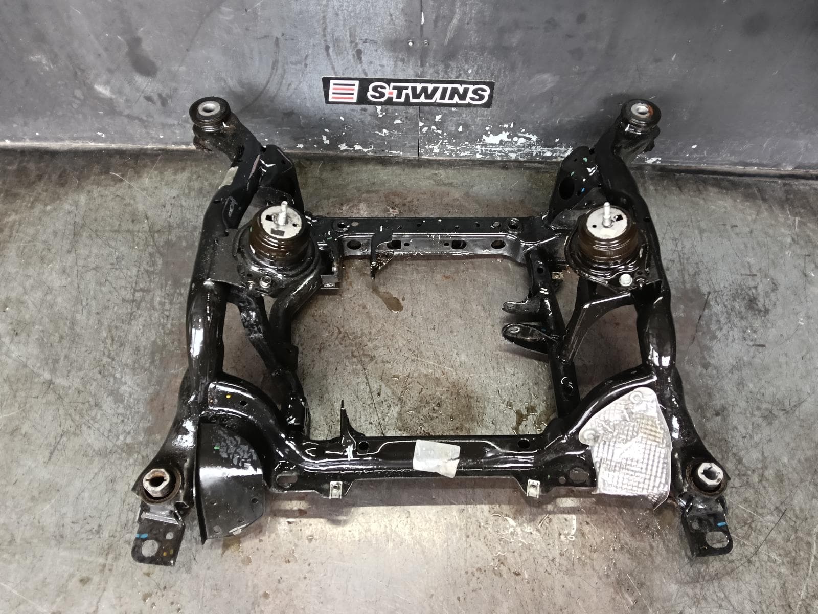 Used auto part listing image: 2017 JEEP GRANDCHEROKEE FRT XMEMBER CRADLE CROSSMEMBER, WK, V6, 10/16-02/22 0000403247