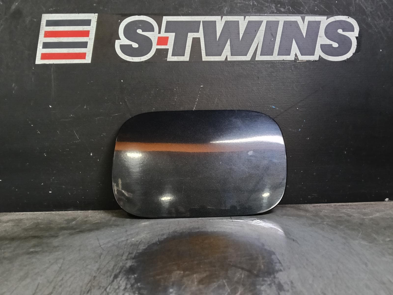 Used auto part listing image: 2017 JEEP GRANDCHEROKEE FUEL DOOR FILLER FUEL FILLER, DIESEL, WK, 10/10-02/22 0000403089