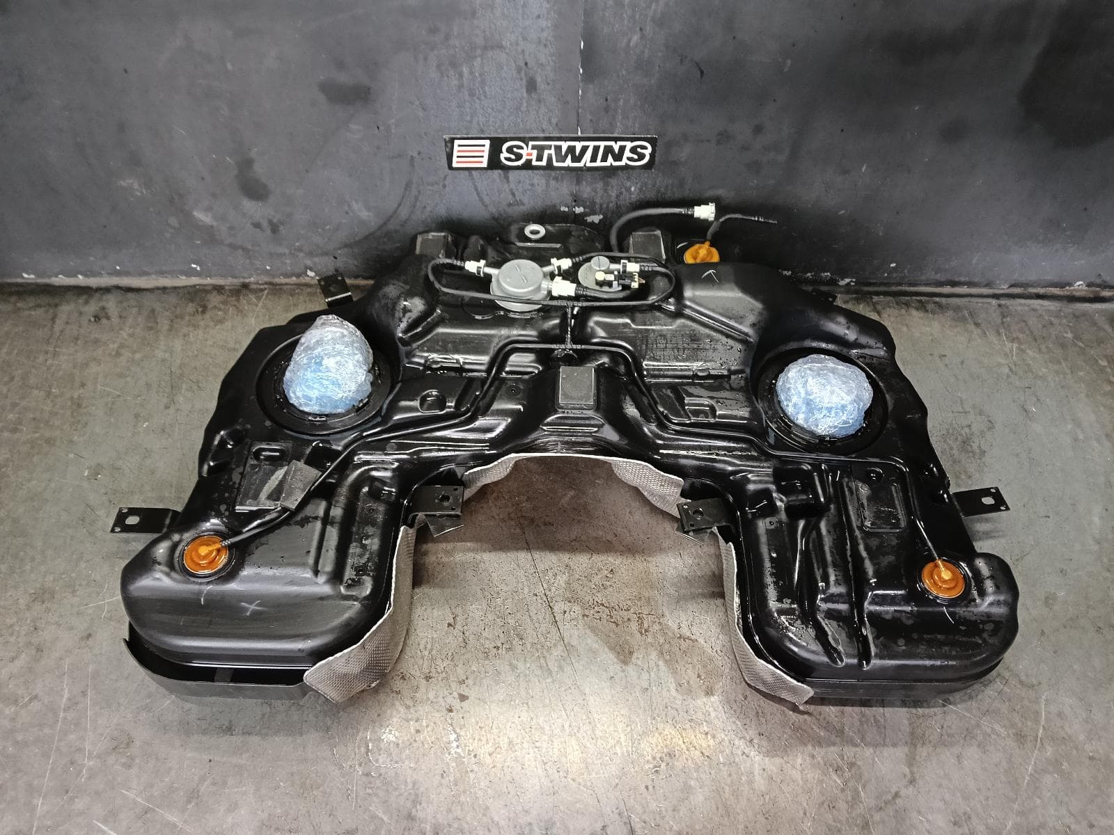 Used auto part listing image: 2015 JEEP GRANDCHEROKEE FUEL TANK WK, PETROL, 10/10-02/22 0000403221
