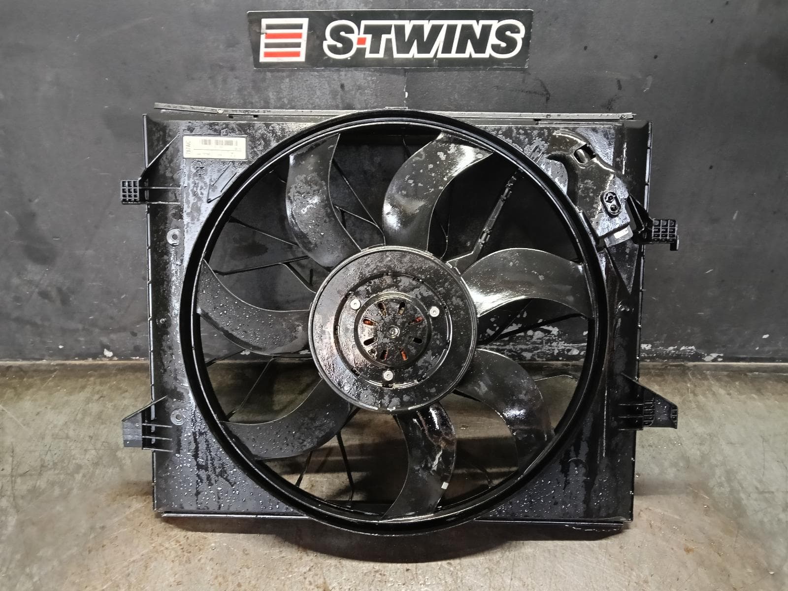 Used auto part listing image: 2015 JEEP GRANDCHEROKEE FAN RADIATOR FAN, 3.6, PETROL, 2WD, WK, 04/13-02/22 0000403303