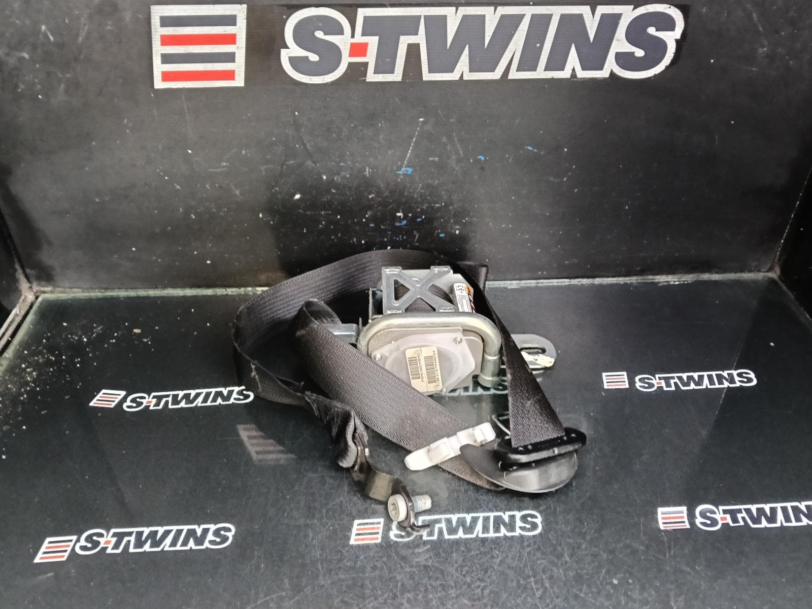 Used auto part listing image: 2015 JEEP GRANDCHEROKEE SEAT BELT STALK RH FRONT, SEAT BELT STALK ONLY, WK, 09/12-08/18 0000403326