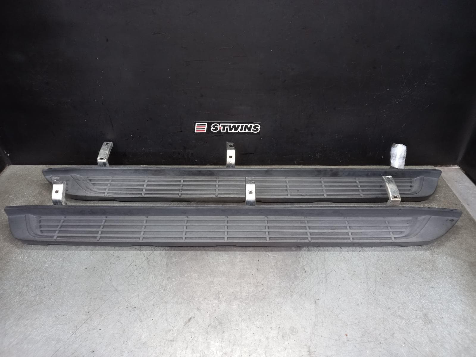 Used auto part listing image: 2021 FORD RANGER SIDE STEP SKIRT PX SERIES 2-3, ASSY (LH AND RH), DUAL CAB, 06/15-04/22 0000402747